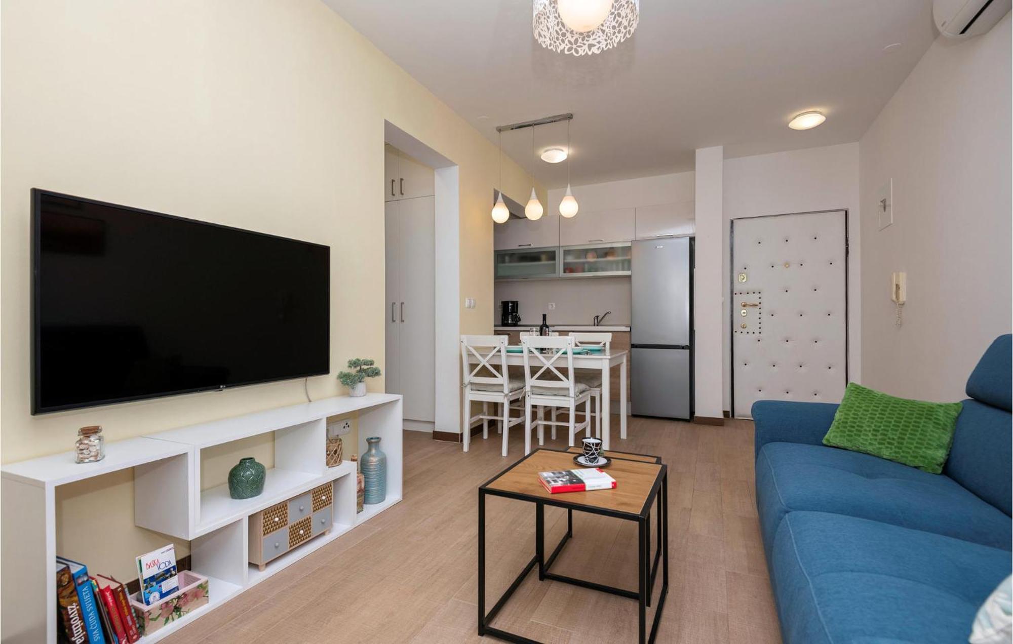 1 Bedroom Beautiful Apartment In Baška Voda エクステリア 写真