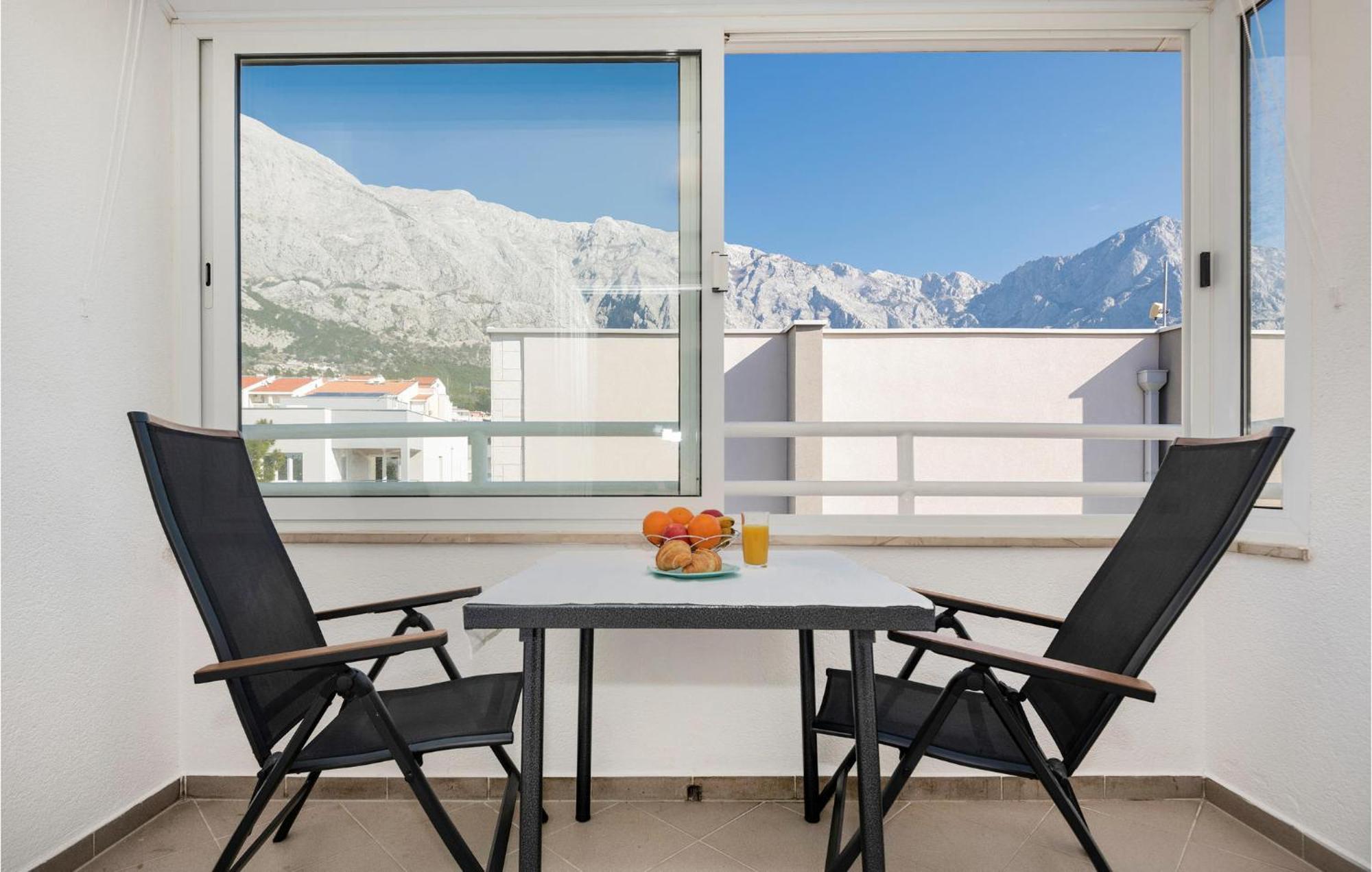 1 Bedroom Beautiful Apartment In Baška Voda エクステリア 写真