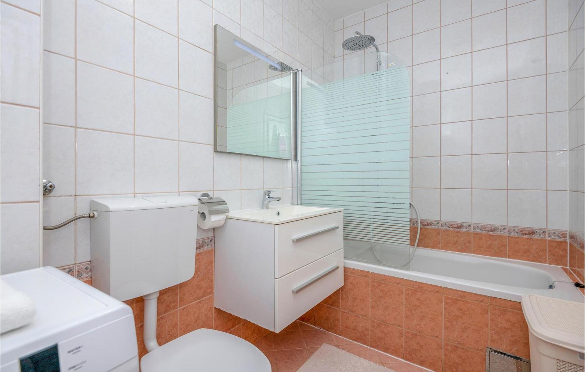 1 Bedroom Beautiful Apartment In Baška Voda エクステリア 写真